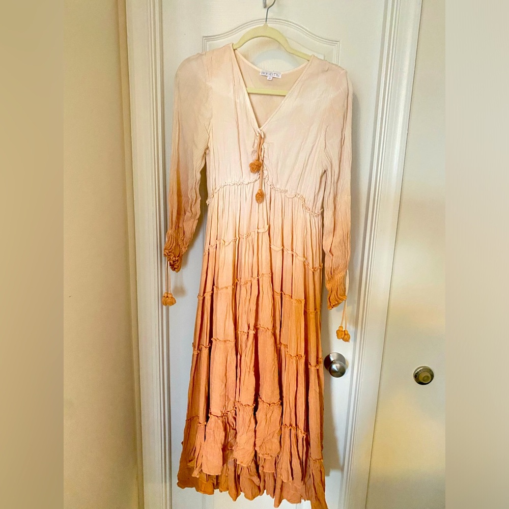 It was too small for my figure but it is absolutely gorgeous. Size M - multicolo